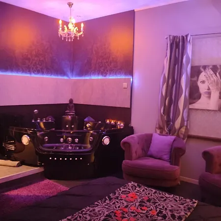 Confort Avec Balneo Et Lit King Size بيت الحب *
