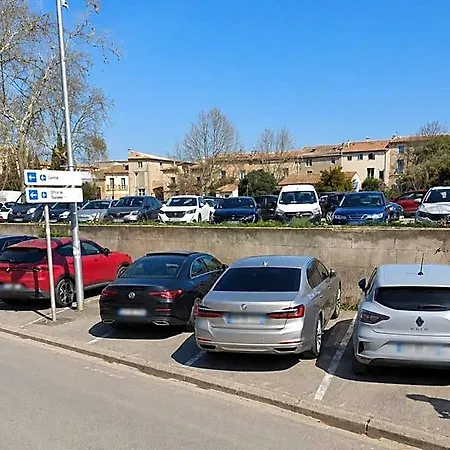 Hodinový hotel Confort Avec Balneo Et Lit King Size Pézenas