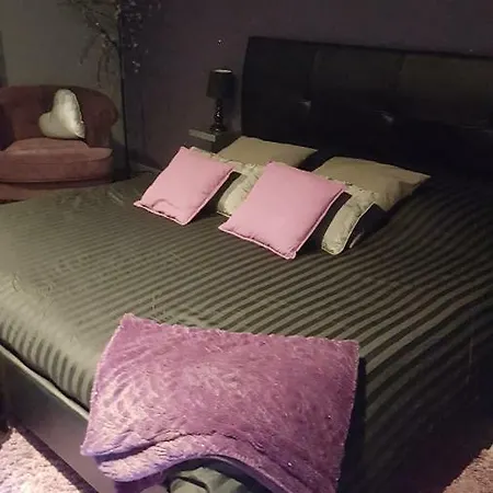 Hodinový hotel Confort Avec Balneo Et Lit King Size Pézenas