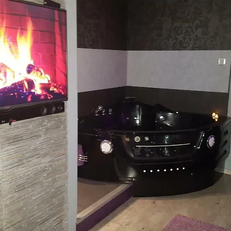 Confort Avec Balneo Et Lit King Size Hodinový hotel *