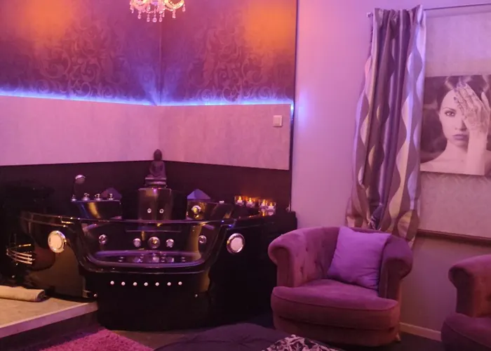 Confort Avec Balneo Et Lit King Size Love hotel *