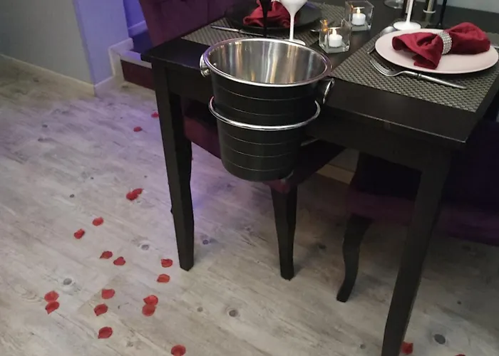Hodinový hotel Confort Avec Balneo Et Lit King Size *
