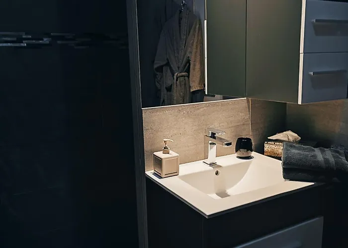 Confort Avec Balneo Et Lit King Size Hodinový hotel Pézenas